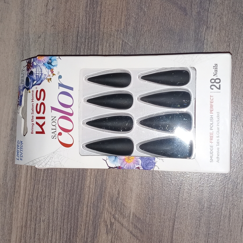 Dark black press on nails.